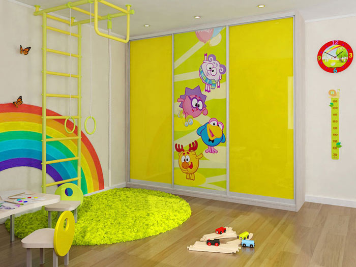 Sliding wardrobe for a nursery: varieties