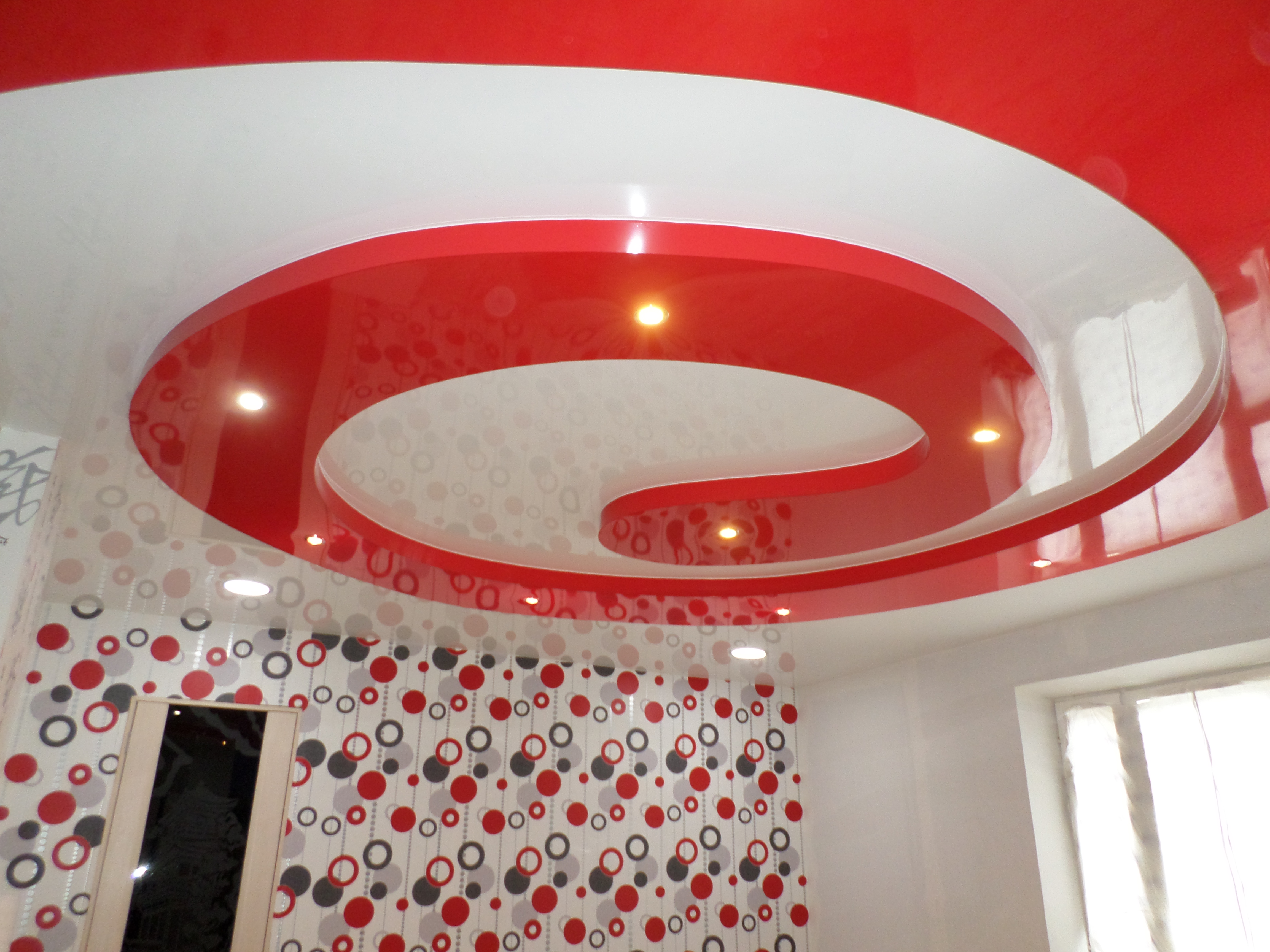 Original shaped stretch ceiling for a small living room