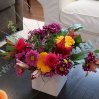 artificial flowers in the design of the hallway photo