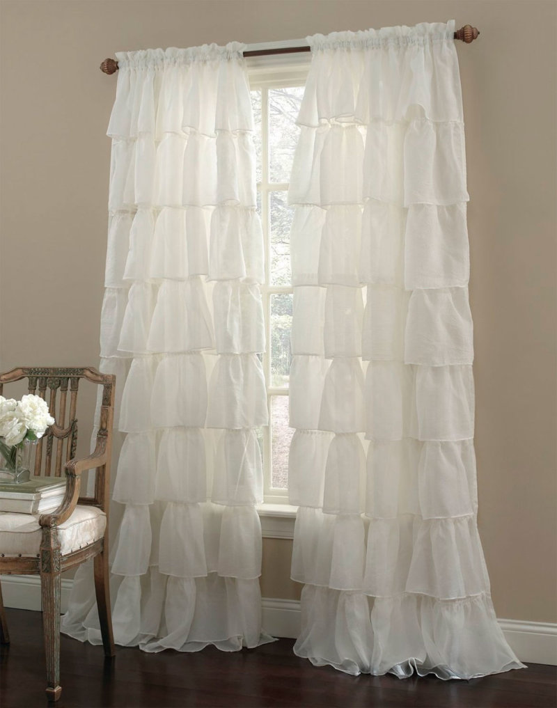 light silk tulle in the interior of the hallway