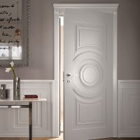 portes lumineuses à l'intérieur avec une touche de citron