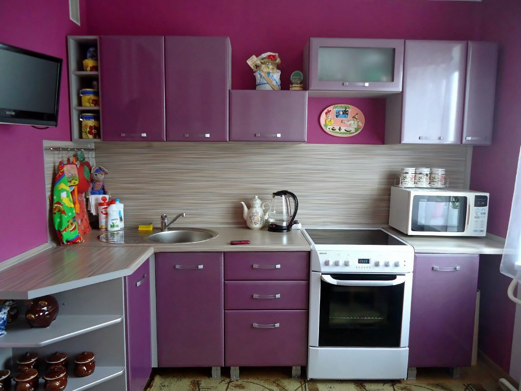 bright bedroom interior in fuchsia