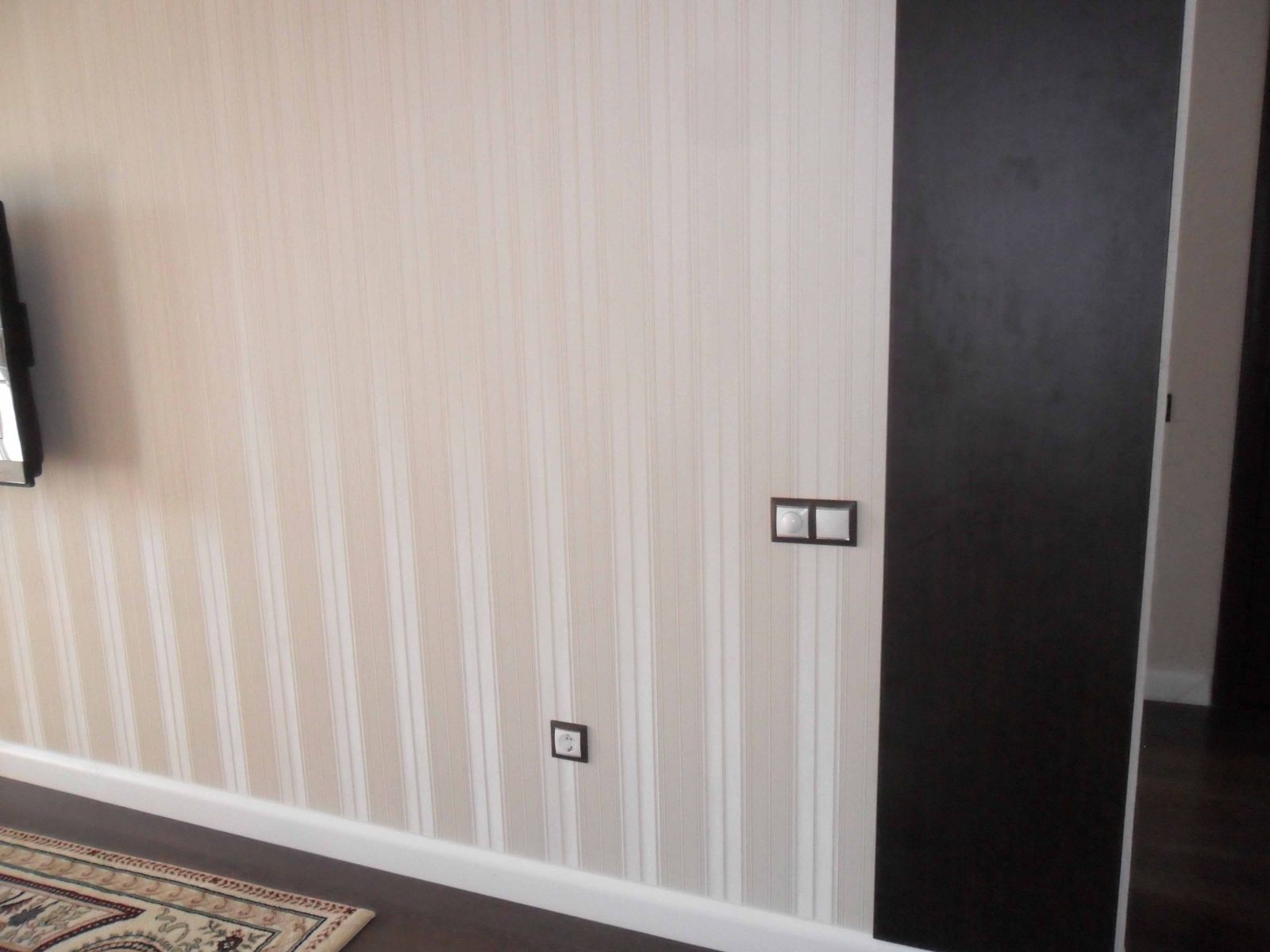 bright aluminum skirting in the room interior