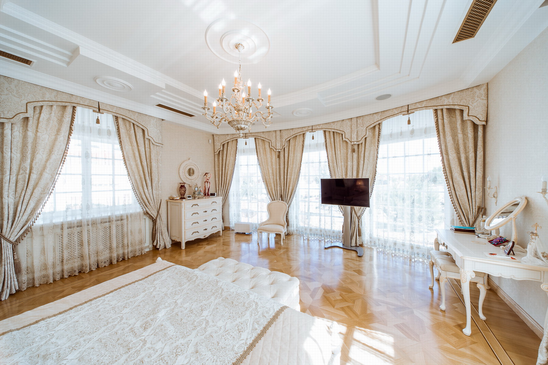 bright white oak in the decor of the corridor