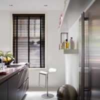 bright design of a white kitchen with a touch of sand