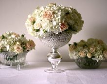 fresh flowers in the interior of the apartment picture