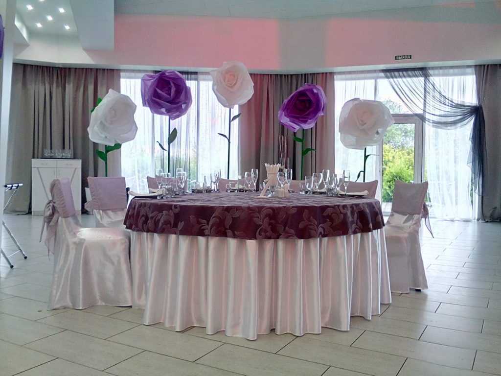 blue paper flowers in the decor of the hall