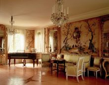 bright rococo style apartment photo