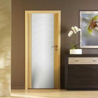 light doors in the decor of the bedroom photo