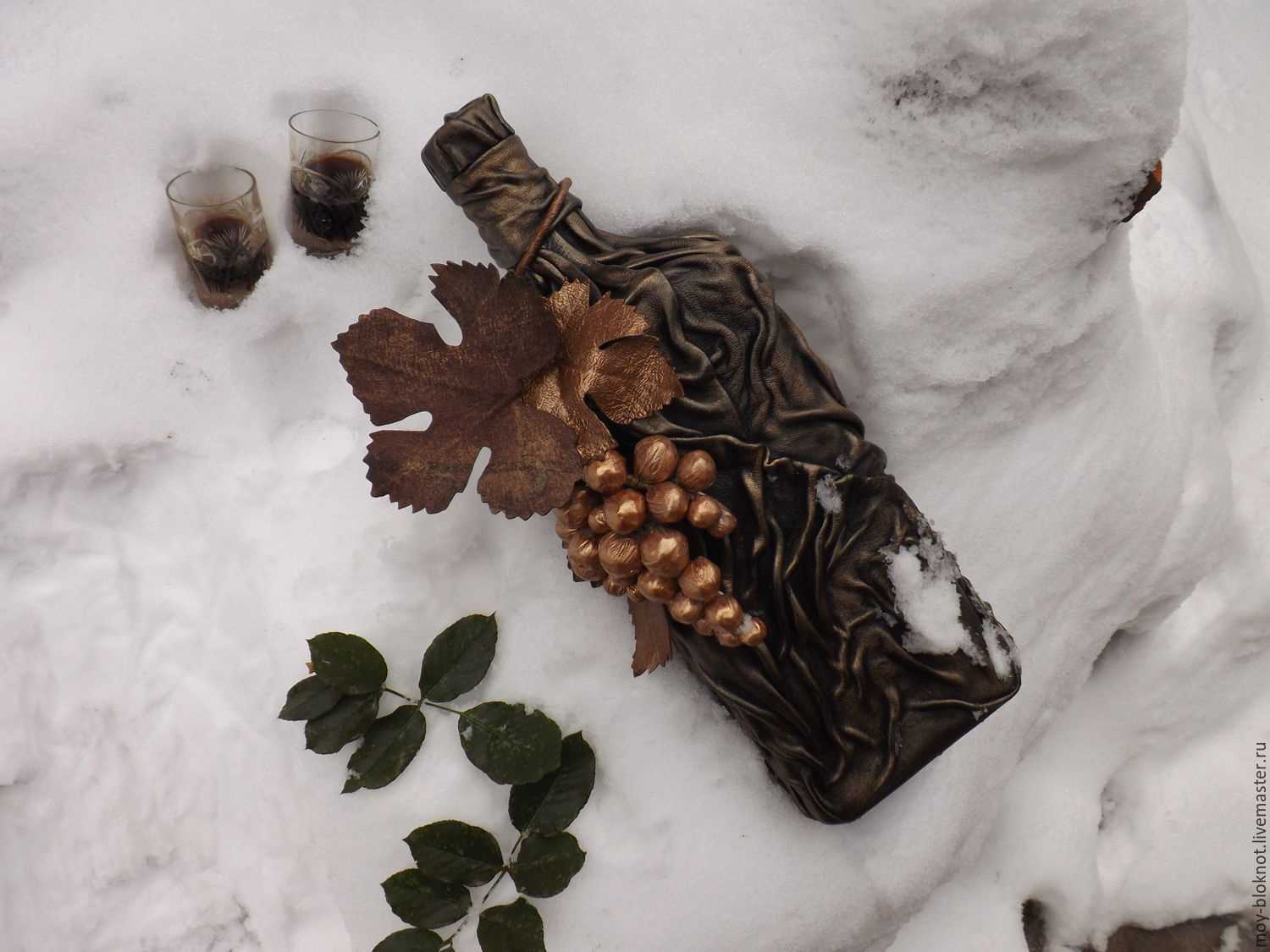 the idea of ​​chic decorating glass bottles of leather with your own hands