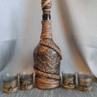 do-it-yourself idea of ​​a chic decor of bottles made of leather