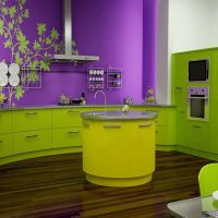 gabungan warna-warna cerah dalam hiasan foto dapur