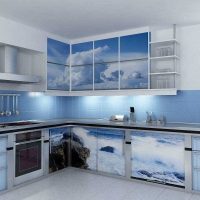 kombinasi warna cahaya dalam foto reka bentuk dapur