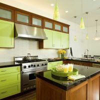 combination of bright colors in the facade of the kitchen picture