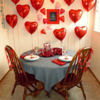 do-it-yourself hiasan apartmen yang indah untuk foto Hari Valentine