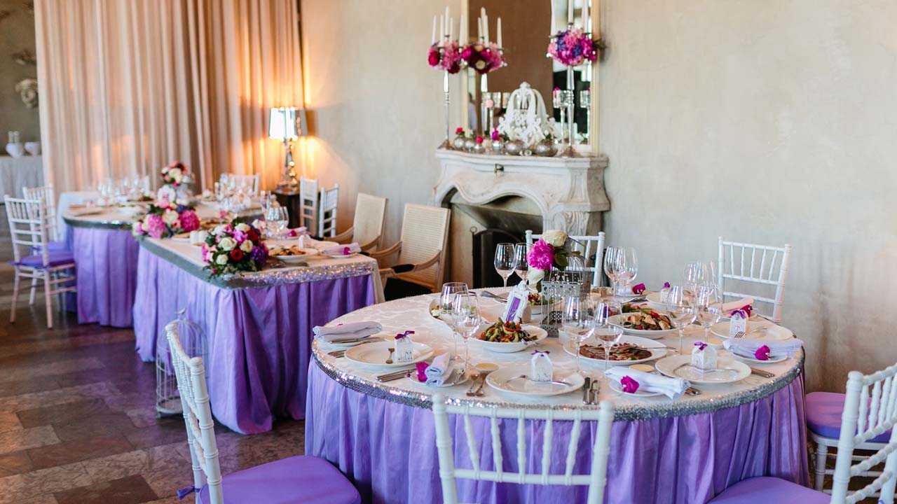 light decoration of the wedding hall with balls