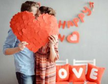 Bright room decoration with improvised materials for Valentine's Day