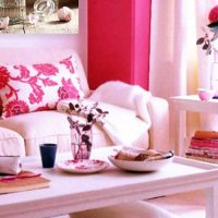 a combination of light pink in the decor of the kitchen with other colors of the photo