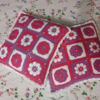 plaids crocheted dalam gambar dalaman bilik tidur