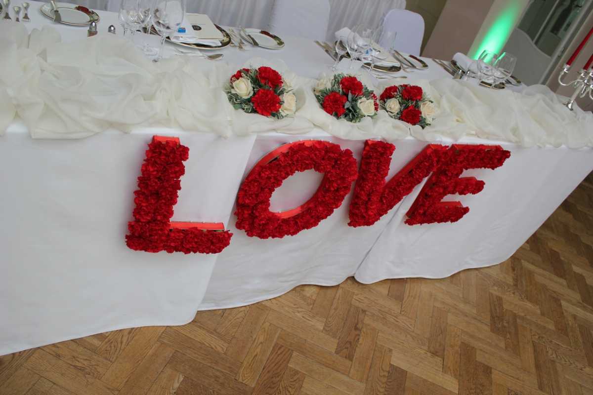 beautiful decoration of the wedding hall with balls