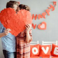 do-it-yourself hiasan pangsapuri yang terang untuk gambar Hari Valentine