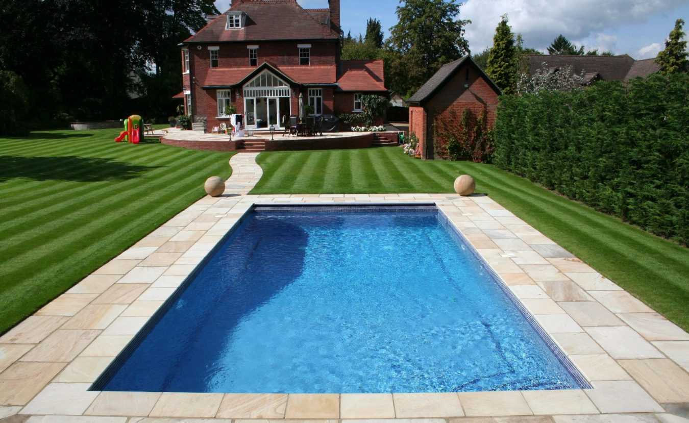 idea of ​​unusual decor for a small pool