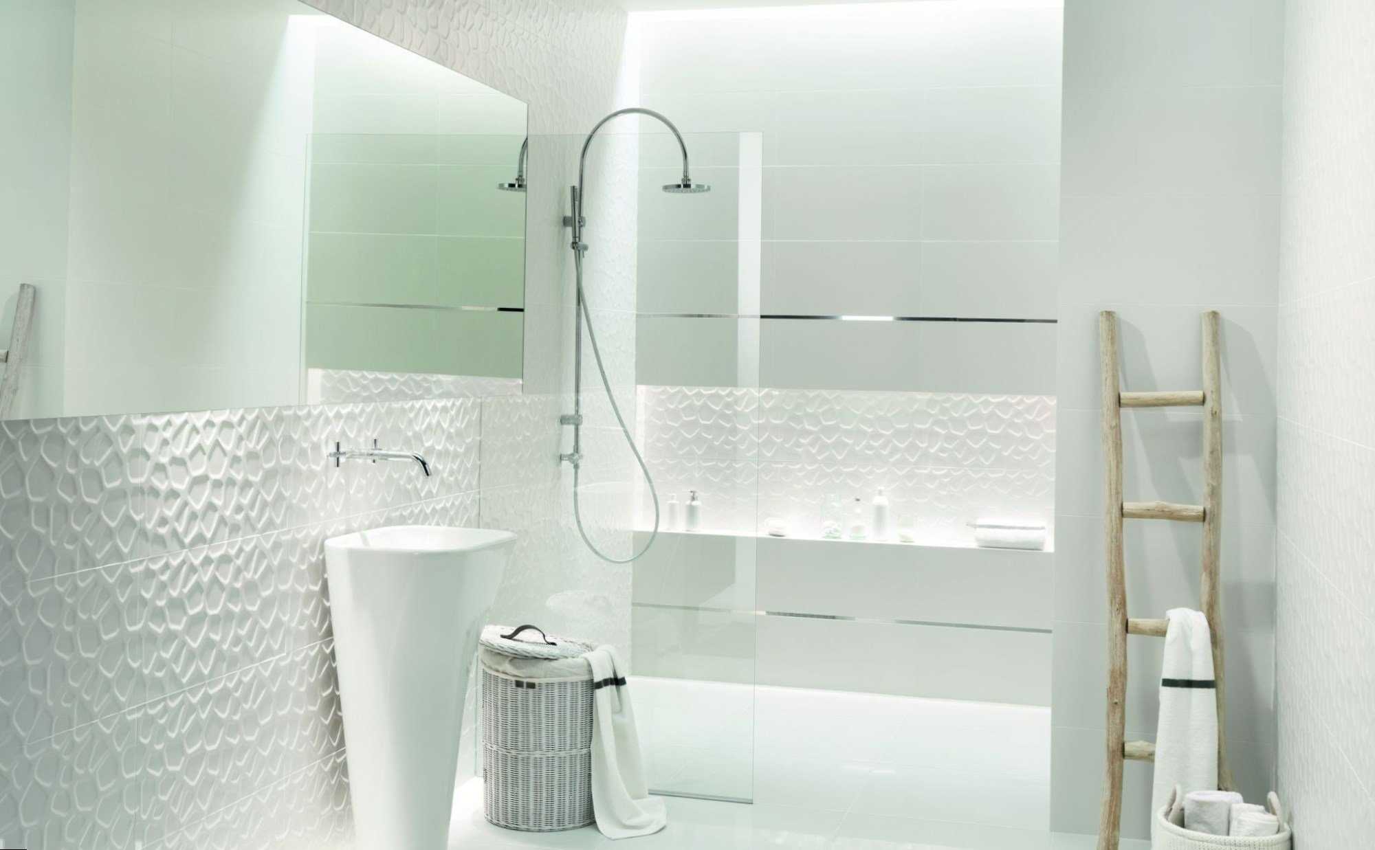 the idea of ​​the original interior of a white bathroom