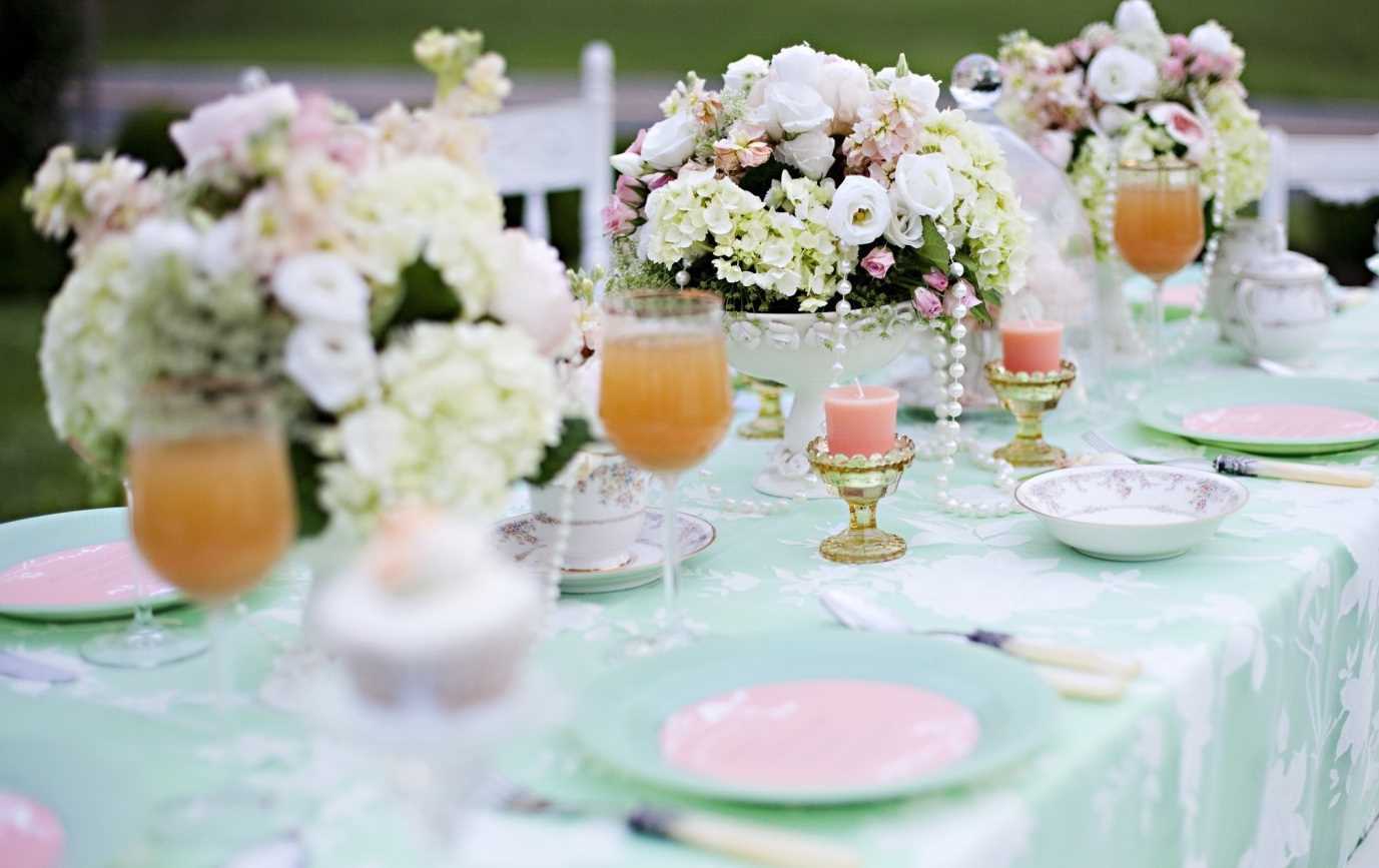 bright table decoration option