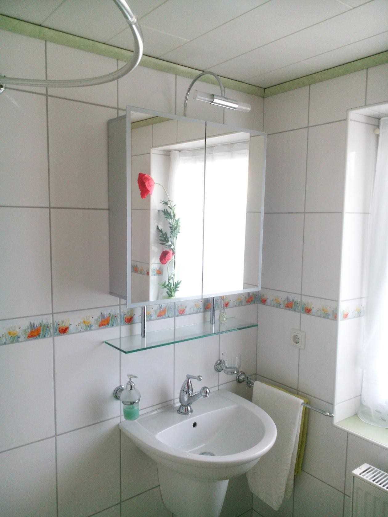 the idea of ​​the original style of a white bathroom