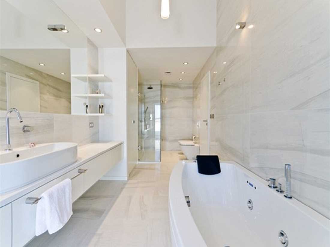 the idea of ​​the original style of a white bath