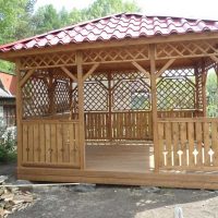 versi pedalaman gazebo yang indah di dalam halaman rumah