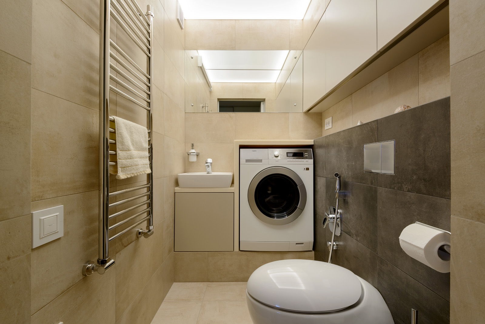 light-colored version of the bathroom in beige color