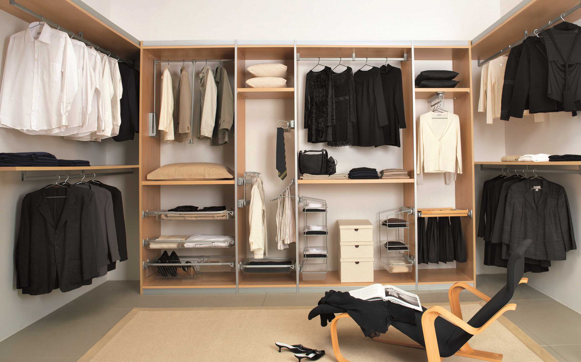 the idea of ​​a bright dressing room design