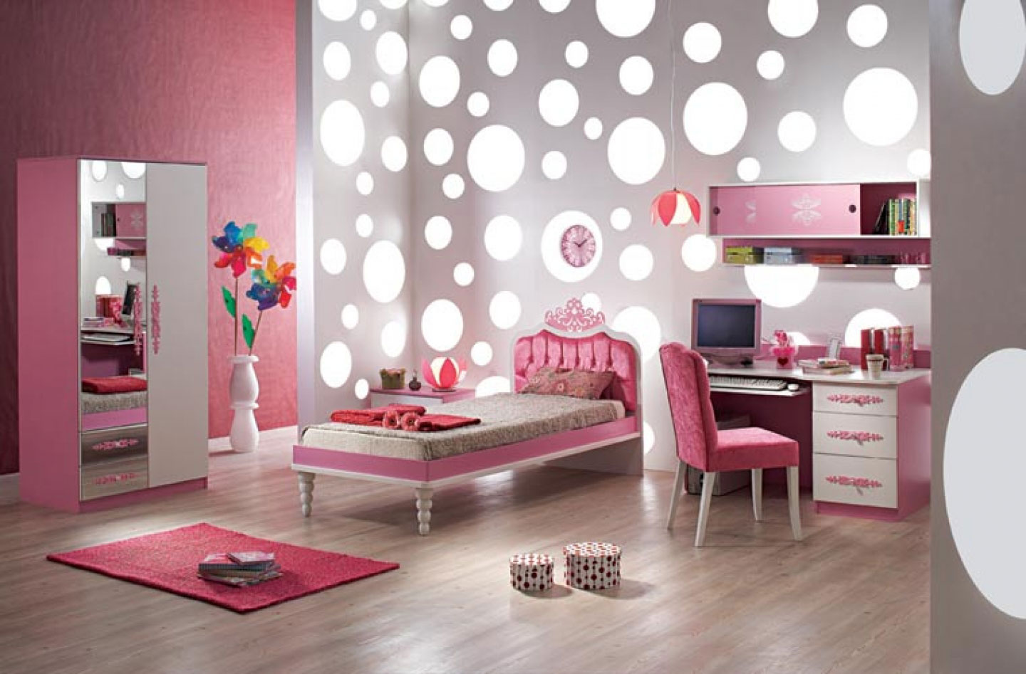 the idea of ​​a bright interior for a girl