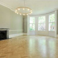 An example of a bright living room decor with a bay window picture