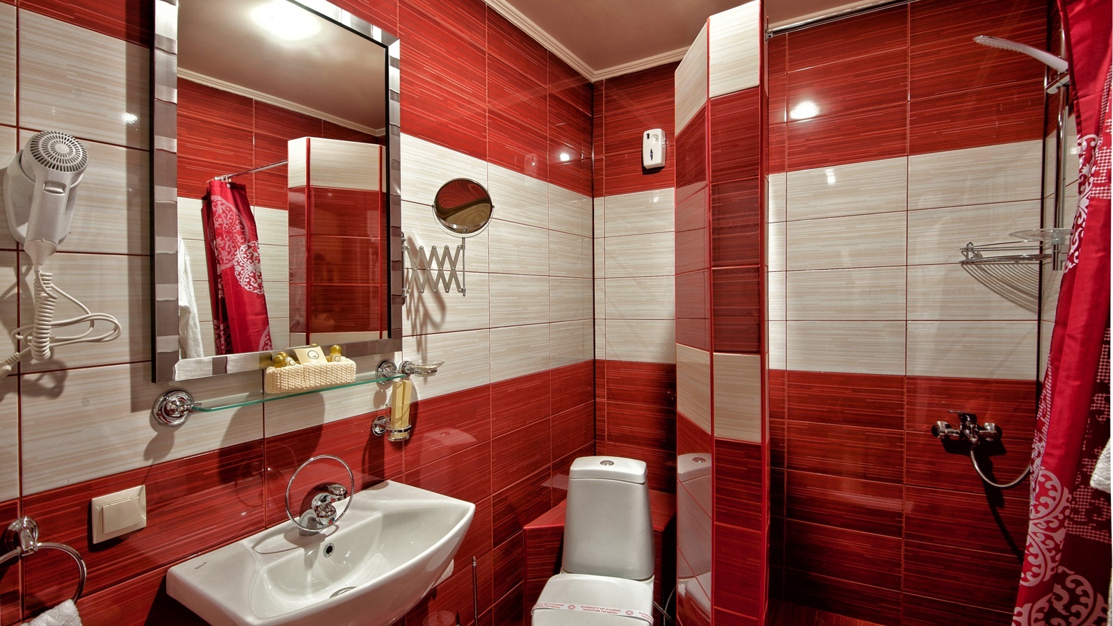 An example of a bright bathroom design in Khrushchev