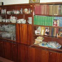 variant of the bright interior of the apartment in the Soviet style photo