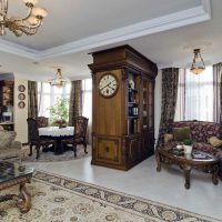 varian reka bentuk yang indah apartmen dalam gaya gaya Romanesque