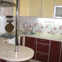 Contoh gambar dalaman 8 m persegi dapur yang cerah