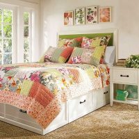 the idea of ​​a bright style of a bedroom in the style of a patchwork picture