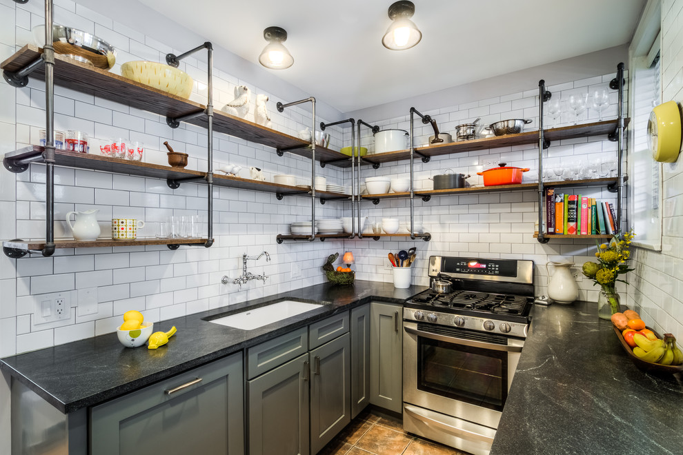 kitchen 6 sq m with shelves