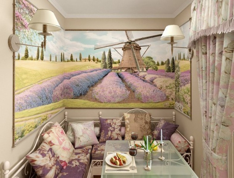 Mural dinding di dapur dengan sofa