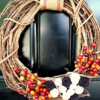 Christmas wreath of vines and felt