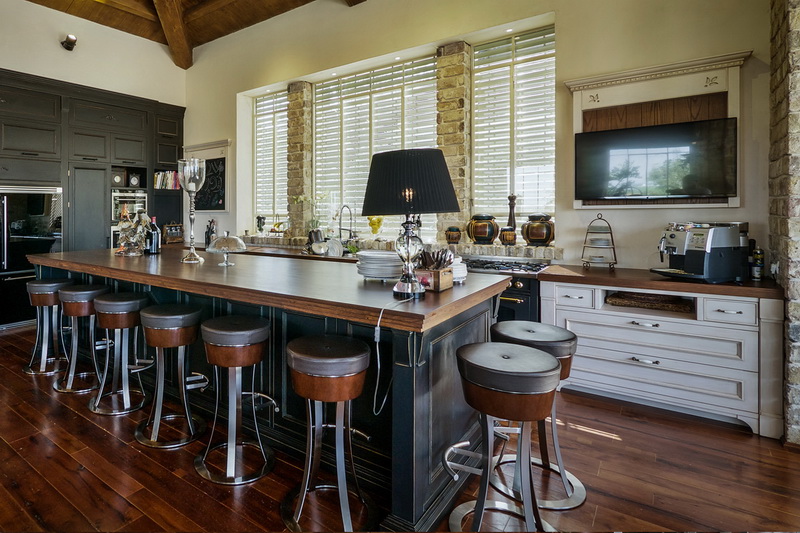 bar counter with chairs