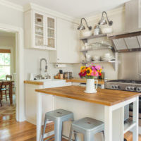 5 sq. white kitchen with wooden worktop