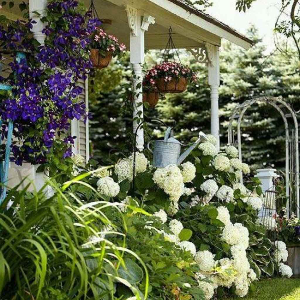 An example of an unusual decor of a front garden at the cottage