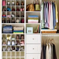 dressing room design with shelves