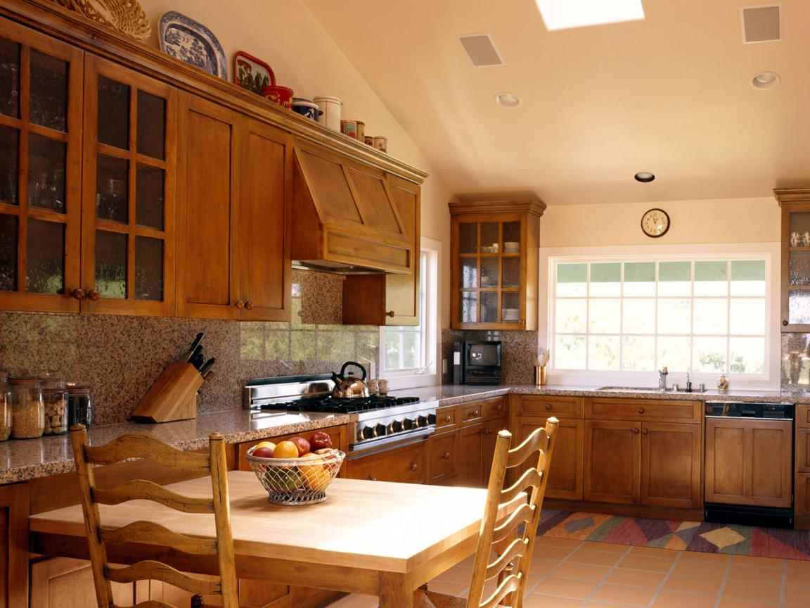 variante d'un décor lumineux d'une cuisine dans une maison en bois