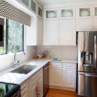 An example of a bright kitchen interior 7 sq.m photo