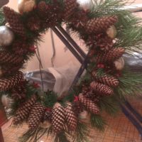 do-it-yourself version of the bright decor of the Christmas wreath photo